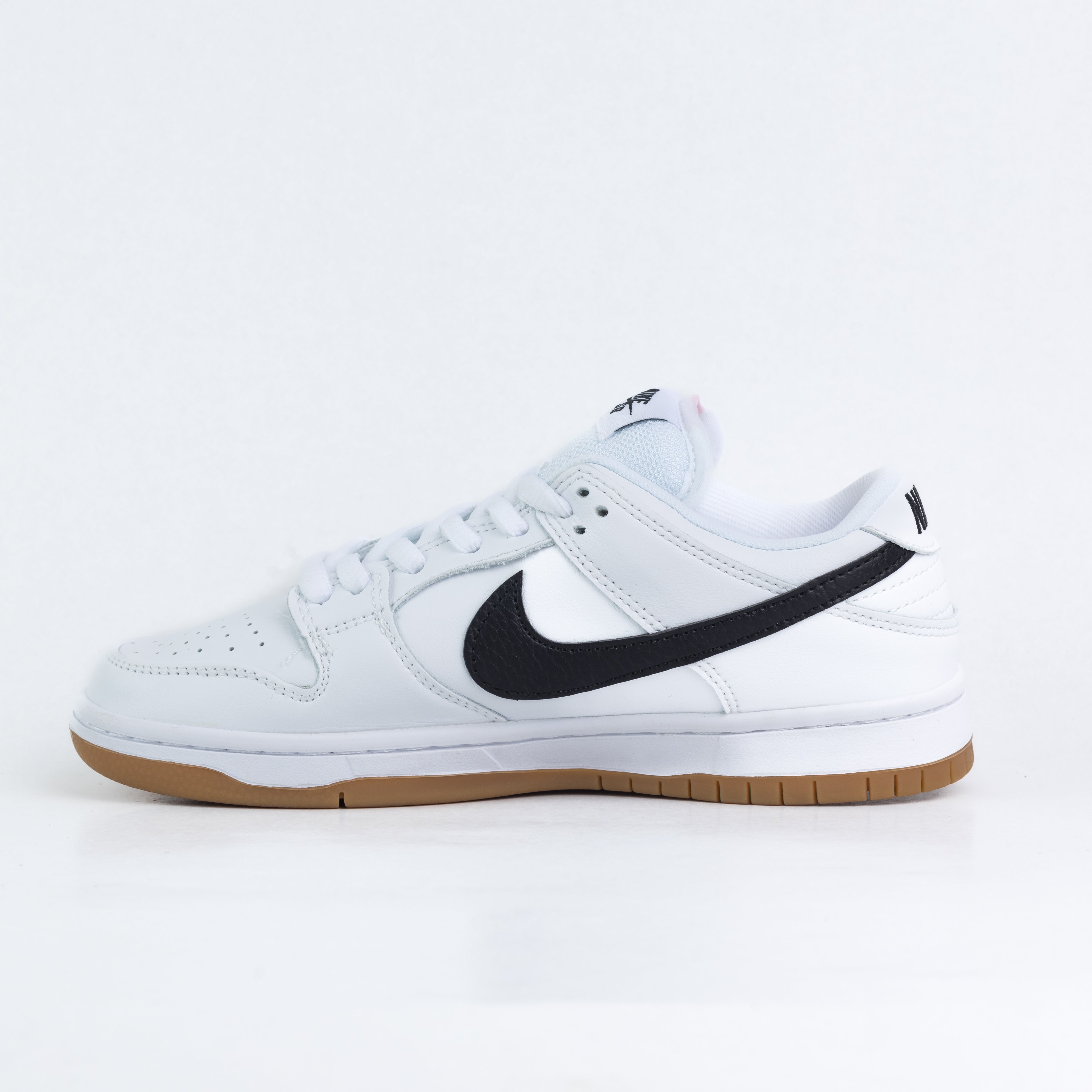 NIKE SB white&black