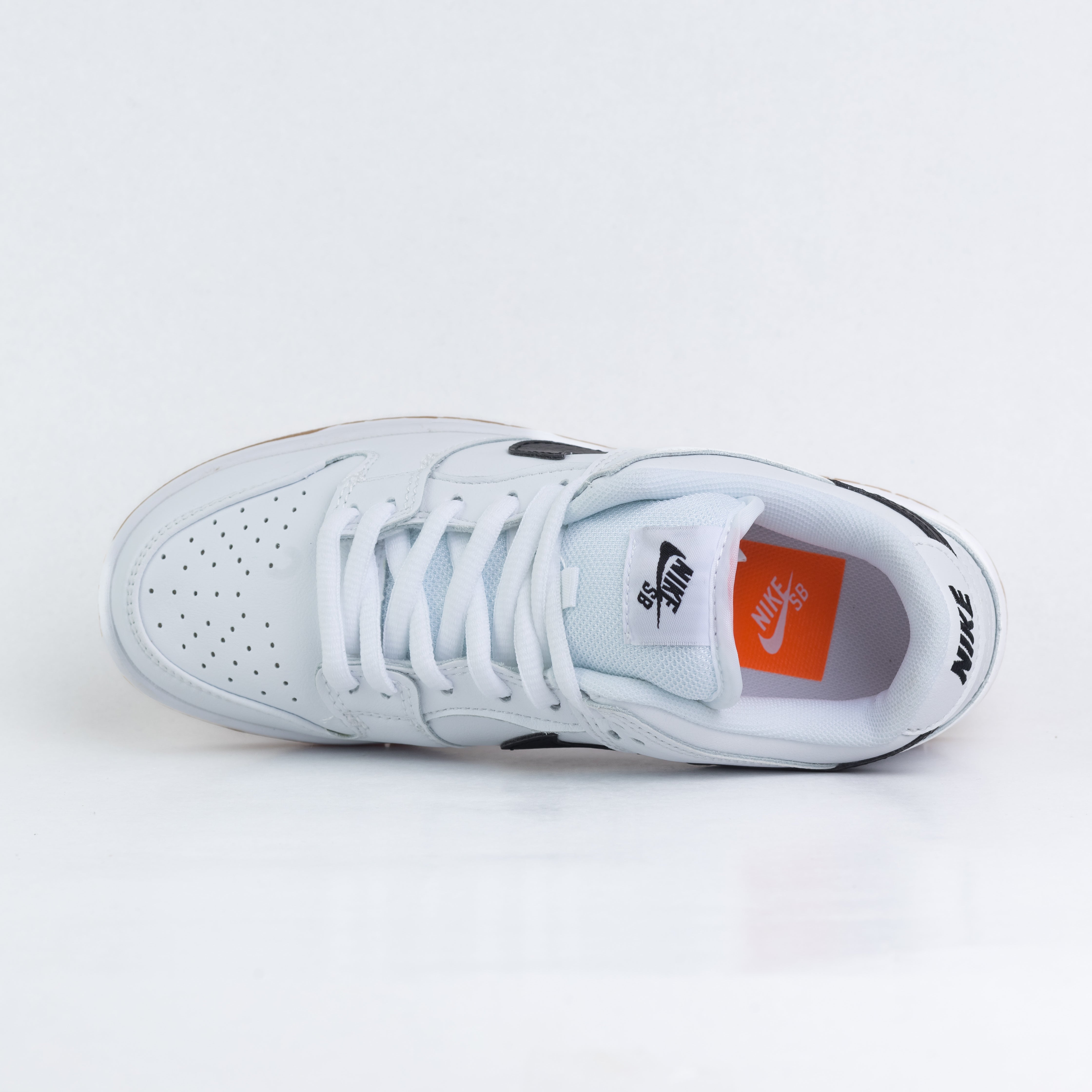 NIKE SB white&black