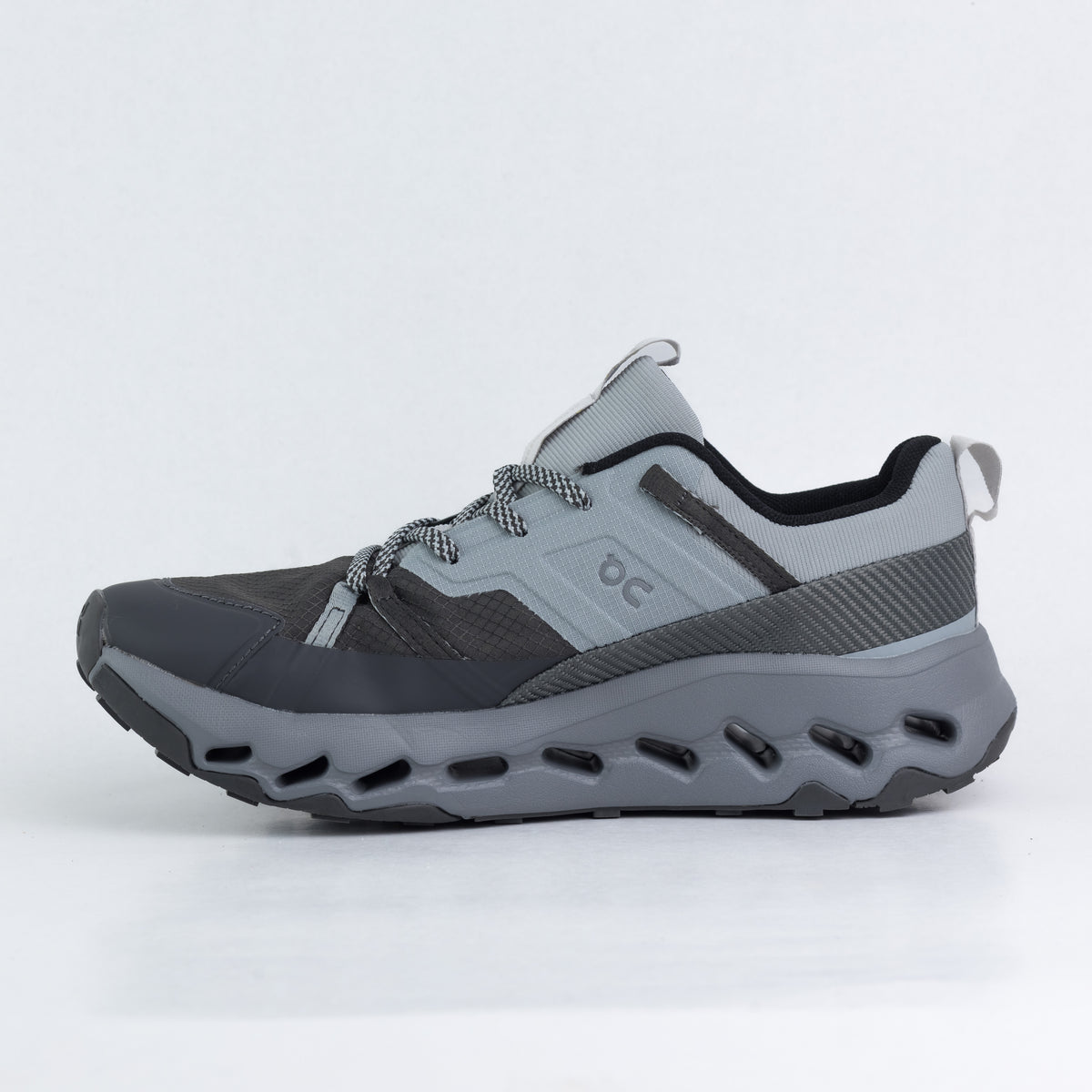 On Cloudhorizon Running (GRAY)