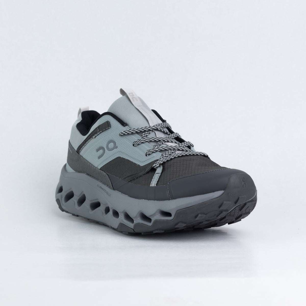 On Cloudhorizon Running (GRAY)