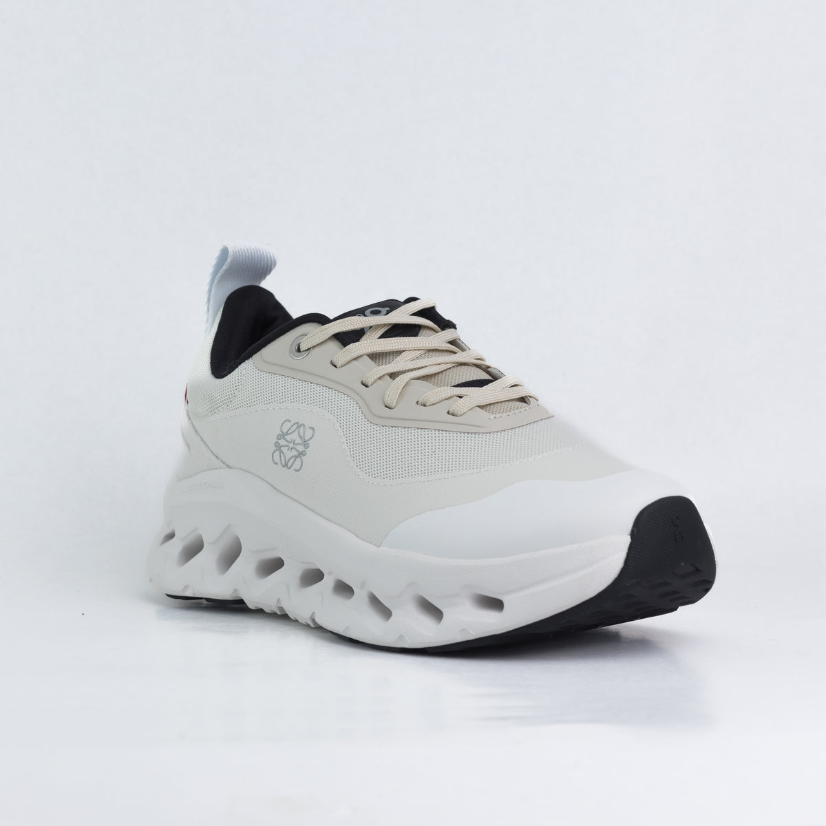 On Cloudtilt Loewe X  (white&off white)