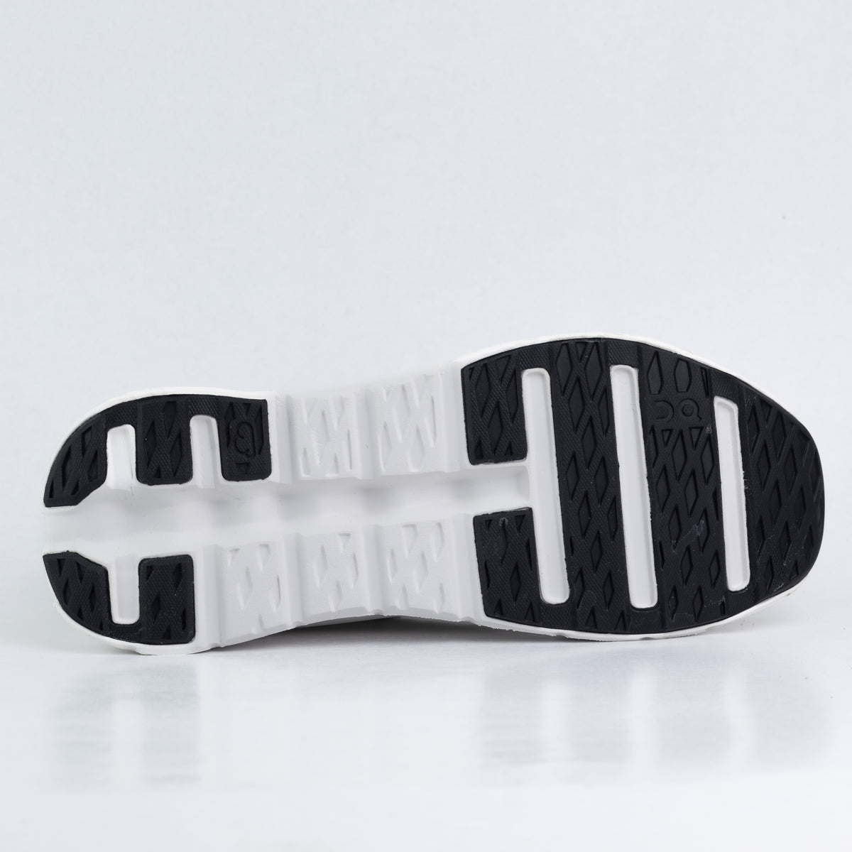 On Cloudtilt Loewe X  (white&pieg)