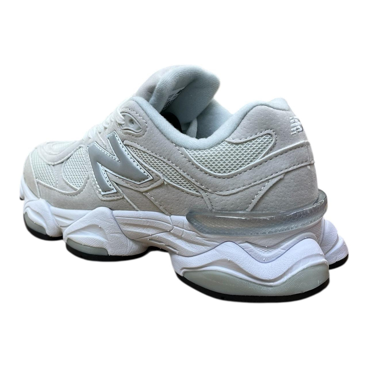 New Balance 9060 – Light Grey